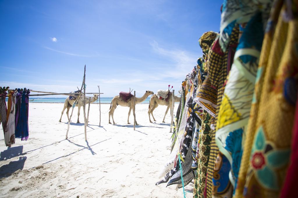 Diani Sea Lodge เดียนีบีช ภายนอก รูปภาพ