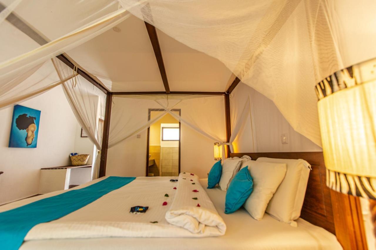 Diani Sea Lodge เดียนีบีช ภายนอก รูปภาพ