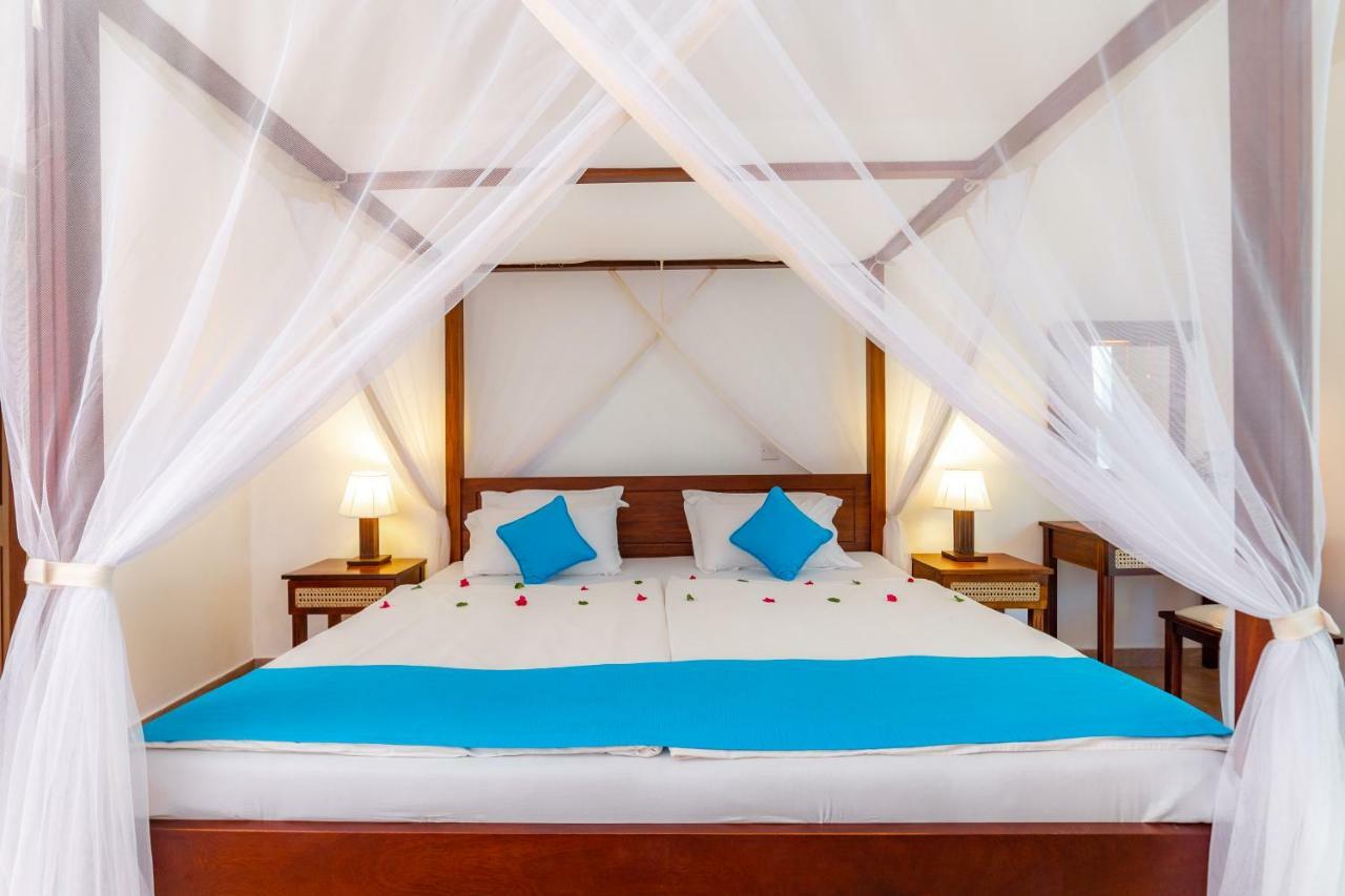 Diani Sea Lodge เดียนีบีช ภายนอก รูปภาพ