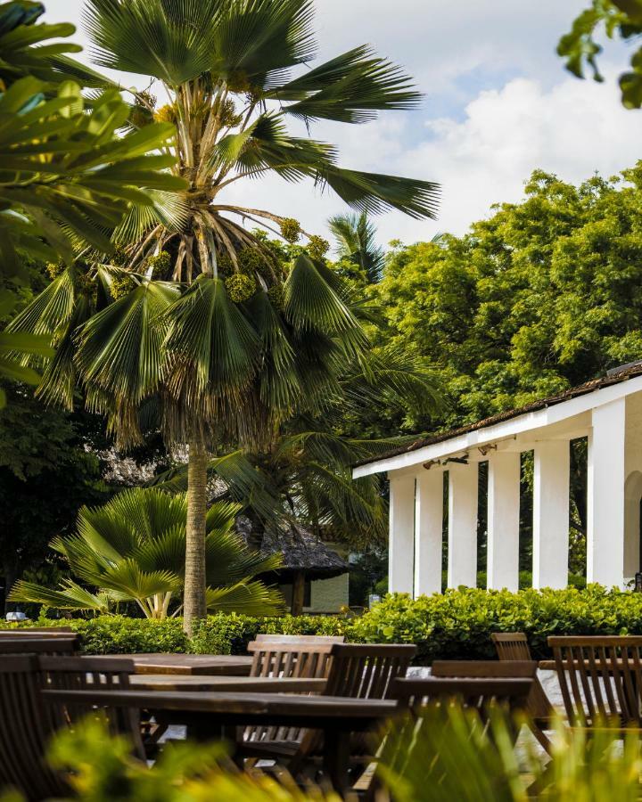 Diani Sea Lodge เดียนีบีช ภายนอก รูปภาพ