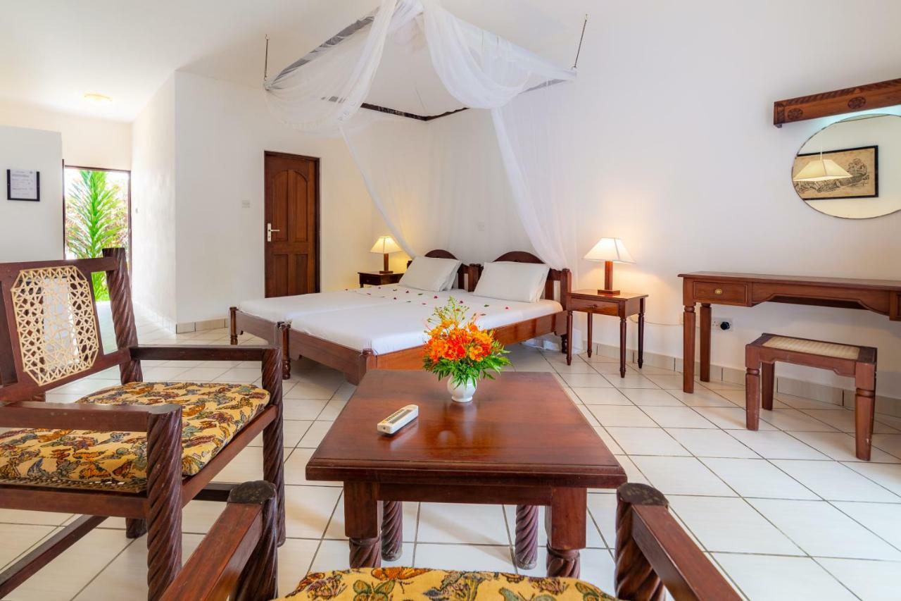 Diani Sea Lodge เดียนีบีช ภายนอก รูปภาพ