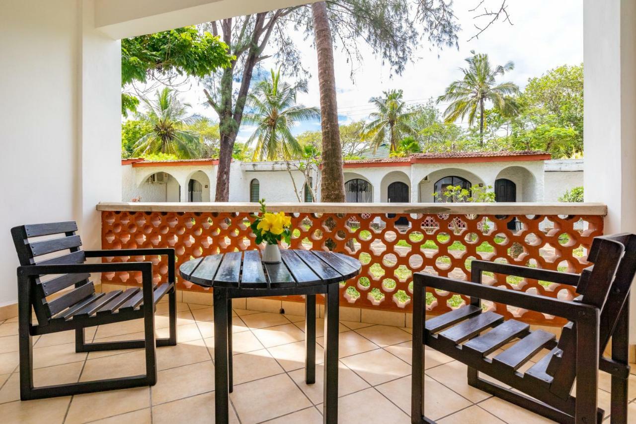 Diani Sea Lodge เดียนีบีช ภายนอก รูปภาพ