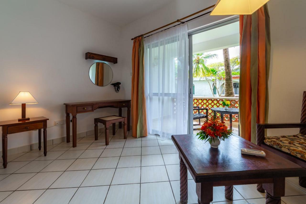 Diani Sea Lodge เดียนีบีช ภายนอก รูปภาพ